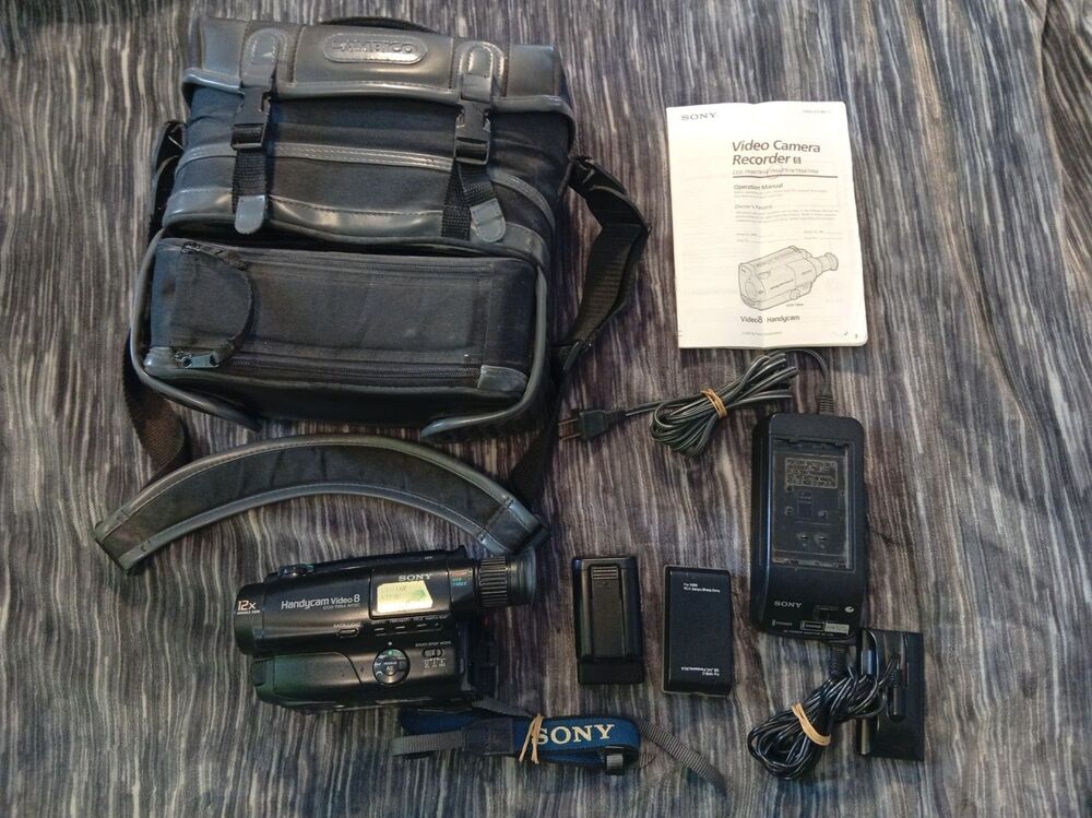 Sony CCD-TR64 Handycam Video8 Camcorder With Bag & Accessories - Tested Working